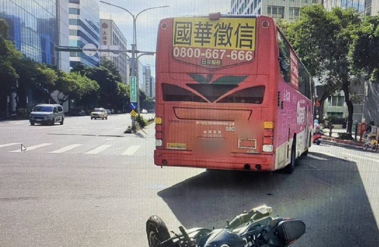 機車直行撞上右轉公車 機車車頭撞爛騎士送醫（有影片）